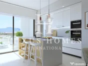 Apartament cu vedere la lac, terasă, piscină, situat într-o stațiune de golf 