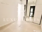 Apartament cu vedere la lac, terasă, piscină, situat într-o stațiune de golf 