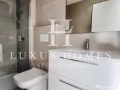 Apartament cu vedere la lac, terasă, piscină, situat într-o stațiune de golf 