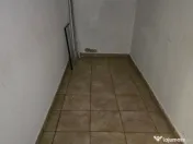 Inchiriez spatiu comercial in Deva, Miorita, parter, vitrina 13 metri 