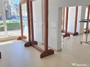 Inchiriez spatiu comercial in Deva, Miorita, parter, vitrina 13 metri 