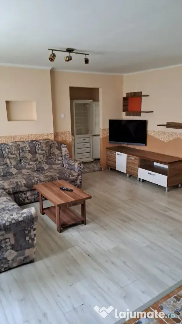Închiriez apartament 3 camere decomandat in Deva ,Zamfirescu, parter