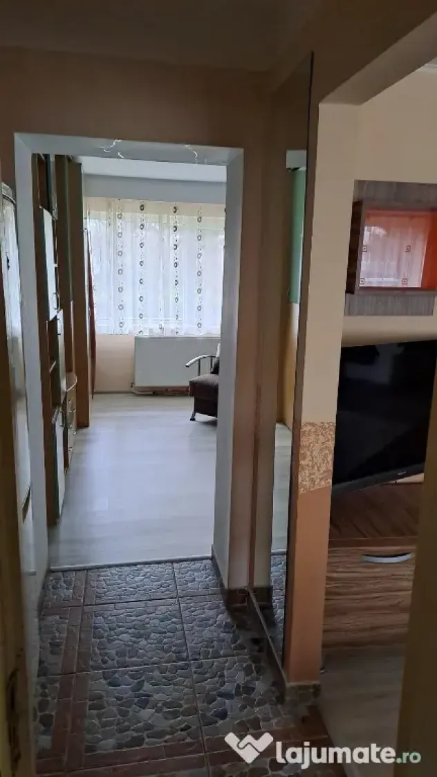 Închiriez apartament 3 camere decomandat in Deva ,Zamfirescu, parter