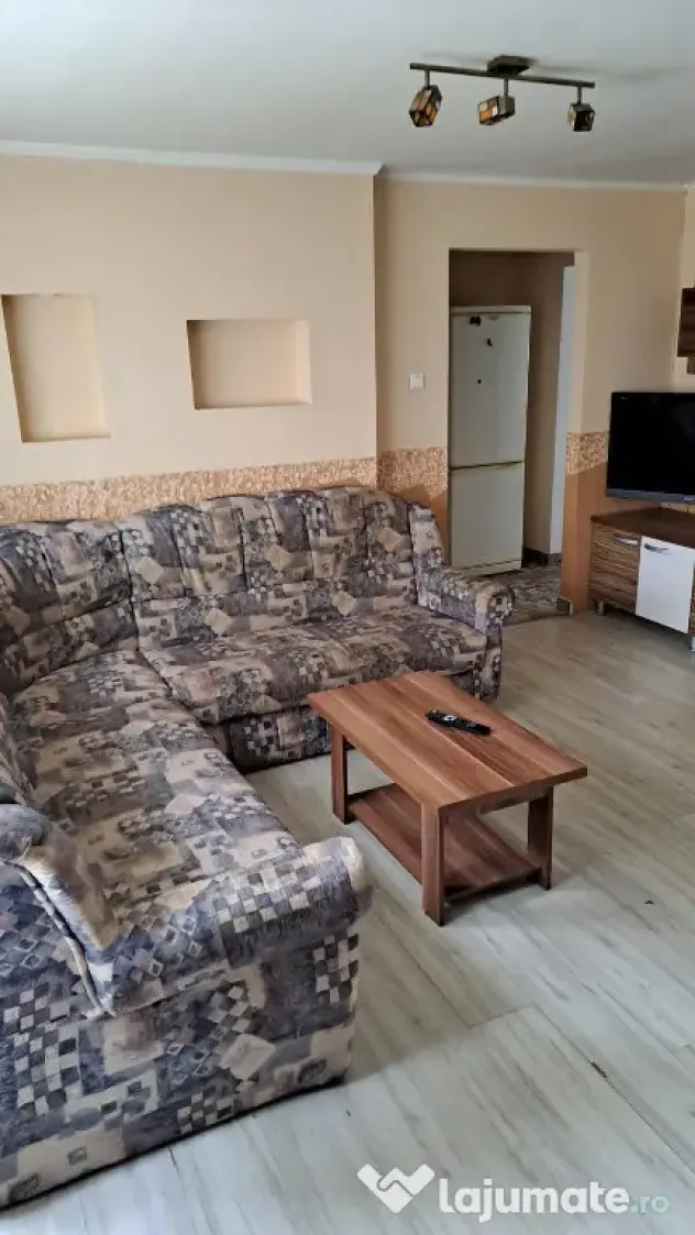 Închiriez apartament 3 camere decomandat in Deva ,Zamfirescu, parter