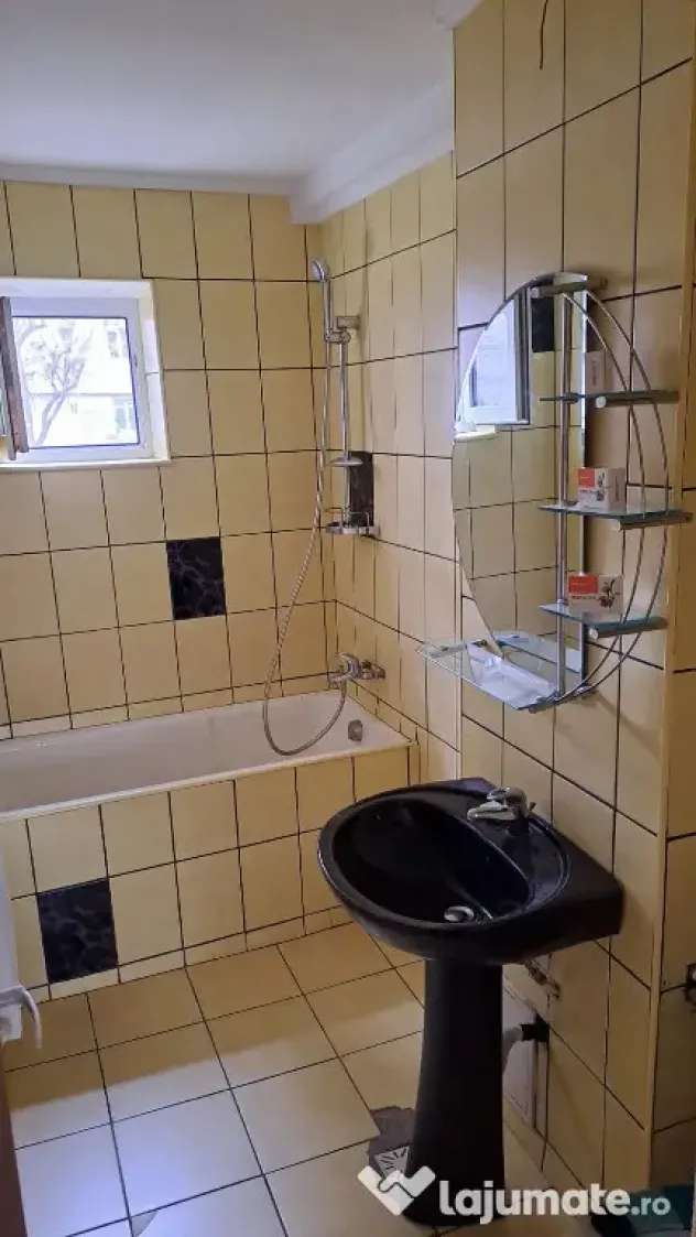 Închiriez apartament 3 camere decomandat in Deva ,Zamfirescu, parter