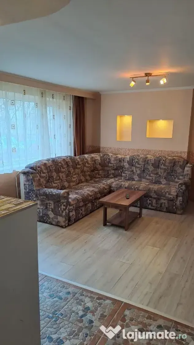 Închiriez apartament 3 camere decomandat in Deva ,Zamfirescu, parter