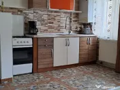 Închiriez apartament 3 camere decomandat in Deva ,Zamfirescu, parter 