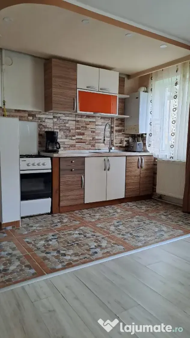 Închiriez apartament 3 camere decomandat in Deva ,Zamfirescu, parter