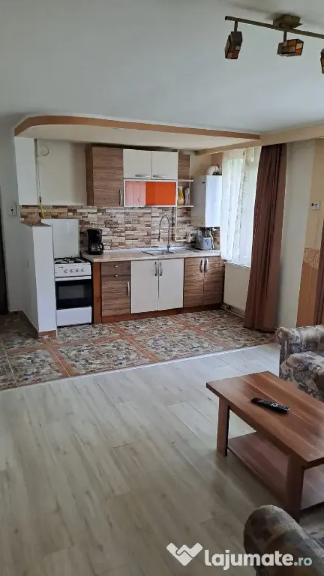 Închiriez apartament 3 camere decomandat in Deva ,Zamfirescu, parter