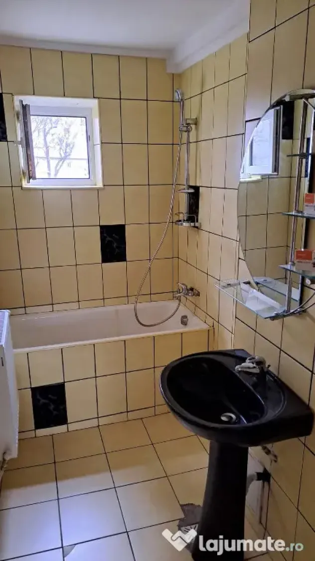 Închiriez apartament 3 camere decomandat in Deva ,Zamfirescu, parter