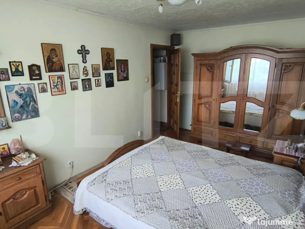 Apartament 3 camere, Decomandat, zona Circumvalatiunii