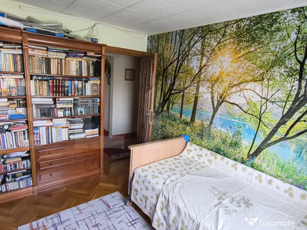 Apartament 3 camere, Decomandat, zona Circumvalatiunii