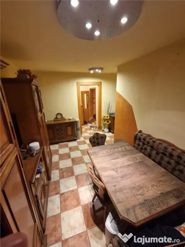 Circumvalatiunii etaj 1 Decomandat cu 4 Camere