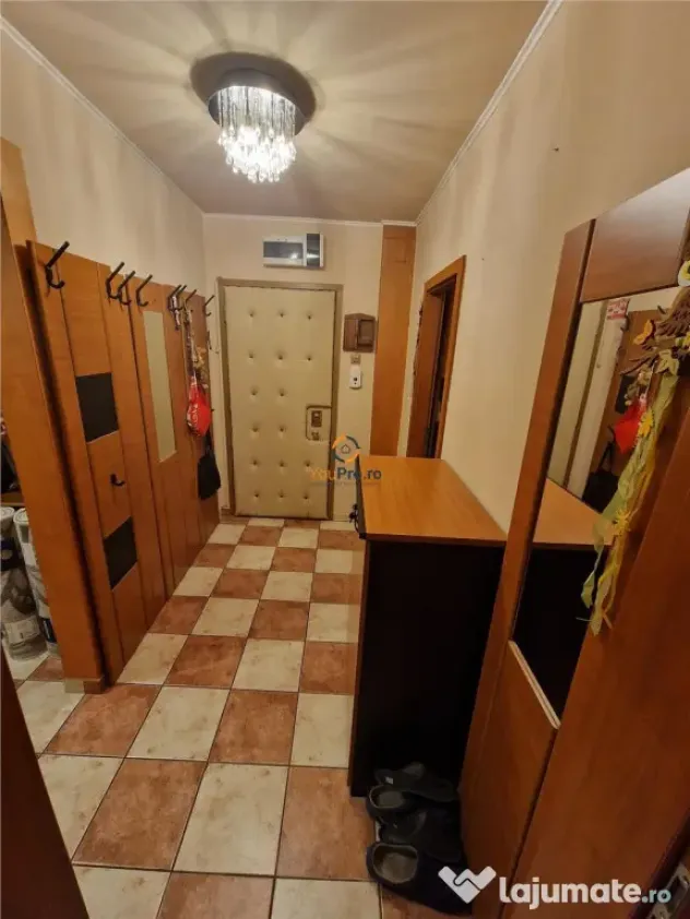 Circumvalatiunii etaj 1 Decomandat cu 4 Camere