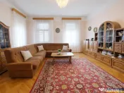 Poveste saseasca la umbra vitei de vie,cu crama,gradina flor 