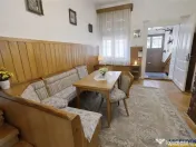 Poveste saseasca la umbra vitei de vie,cu crama,gradina flor 