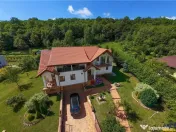 FILM! Resedinta nobiliara, in inima coltului verde al Vaii N 