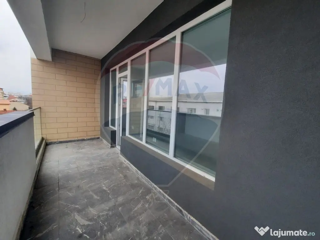 Apartament cu 3 camere ETAJ 2