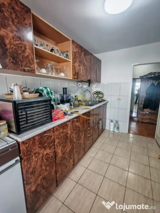 Vand apartament 3 camere decomandate – zonă Ștefan ce...