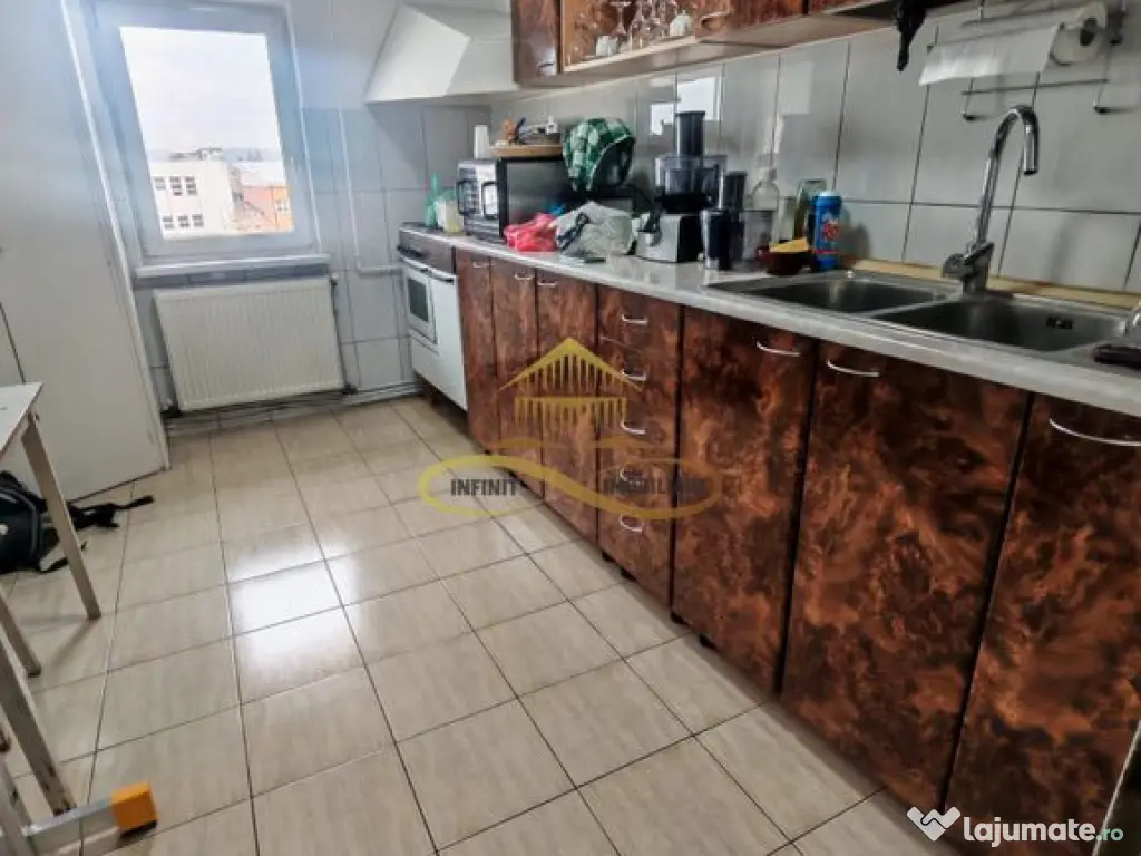 Vand apartament 3 camere decomandate – zonă Ștefan ce...