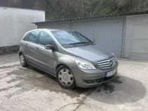 Mercedes-Benz B180