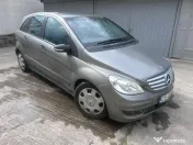 Mercedes-Benz B180 