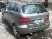 Mercedes-Benz B180 