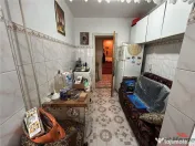 Apartament cu 2 camere de , etaj 1/3, zona centrala langa Ja