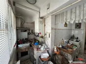 Apartament cu 2 camere de , etaj 1/3, zona centrala langa Ja