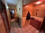 Apartament cu 2 camere de , etaj 1/3, zona centrala langa Ja