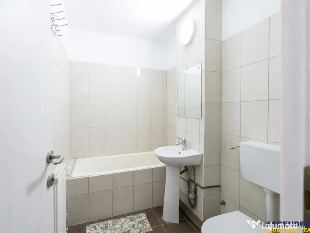 FILM! Apartament 2 camere,luminos,loc parcare,in centrul sta