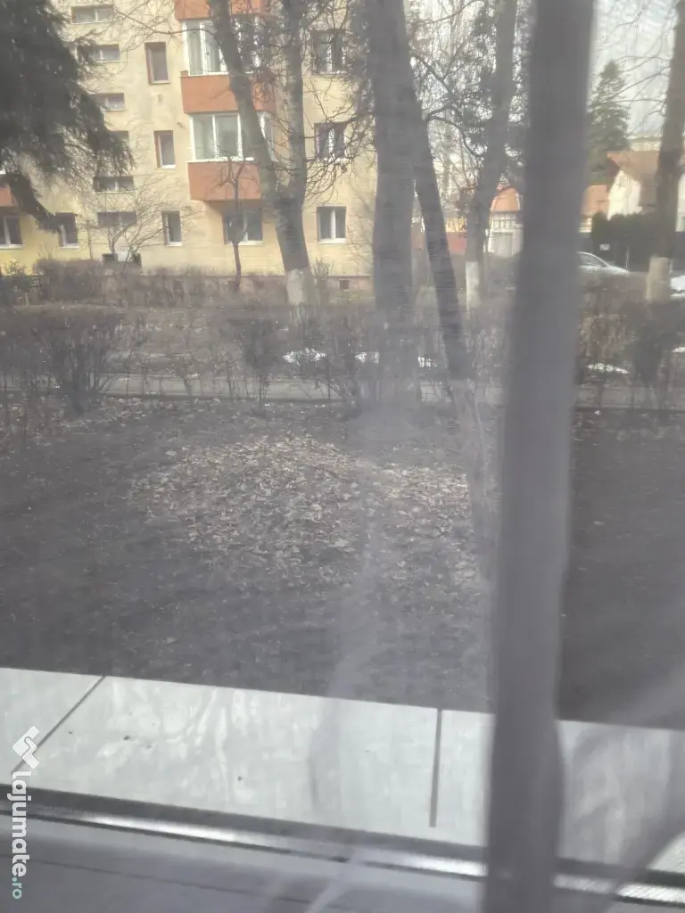 Inchiriez apartament 2 camere aproape de școlii, universitate