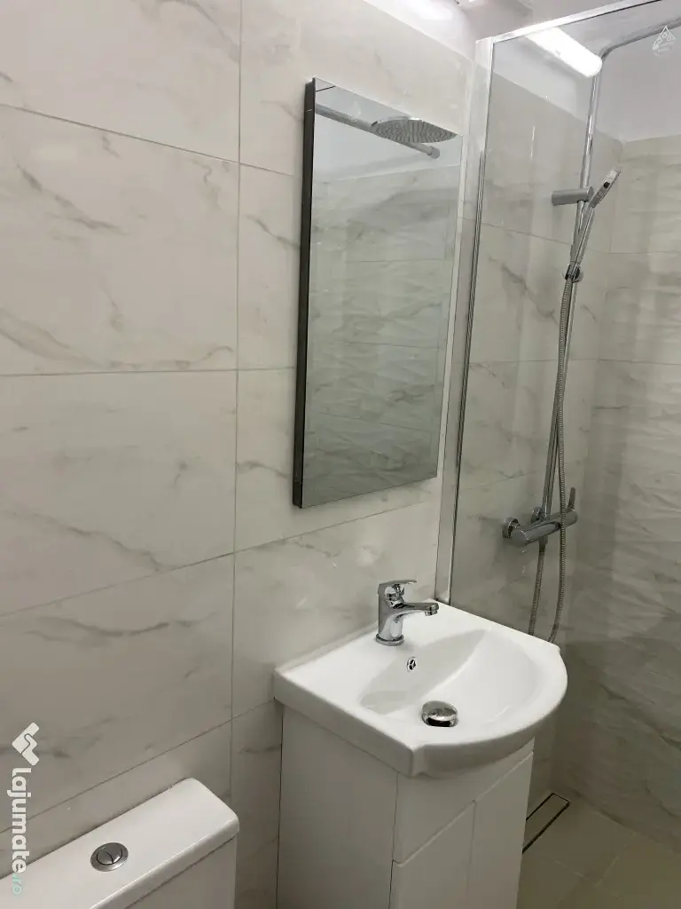 Inchiriez apartament 2 camere aproape de școlii, universitate