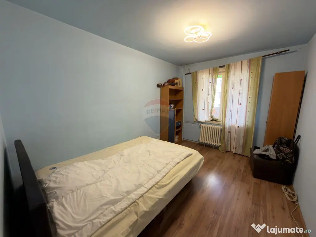 Apartament cu 4 camere de închiriat în zona Rogerius