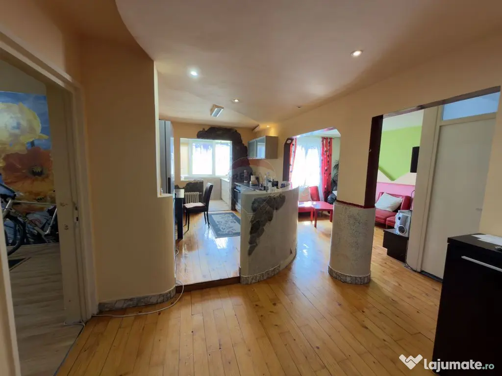 Apartament cu 4 camere de închiriat în zona Rogerius