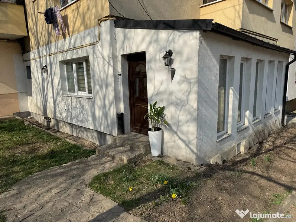 Apartament Cu 3 Camere Semidecomandate Zona Obcini