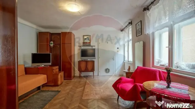 Apartament 3 camere si două băi, Str Republicii, Centru...