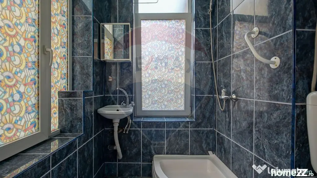 Apartament 3 camere si două băi, Str Republicii, Centru...