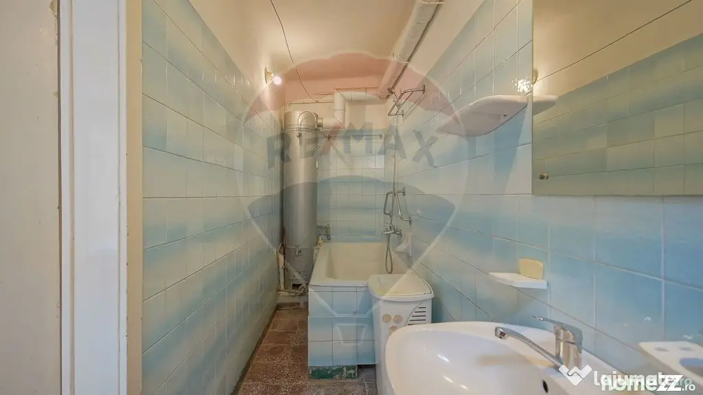 Apartament 3 camere si două băi, Str Republicii, Centru...