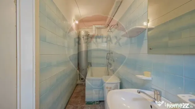 Apartament 3 camere si două băi, Str Republicii, Centru...