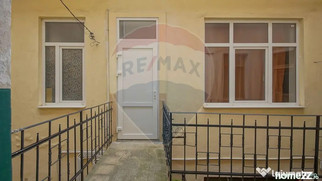 Apartament 3 camere si două băi, Str Republicii, Centru...