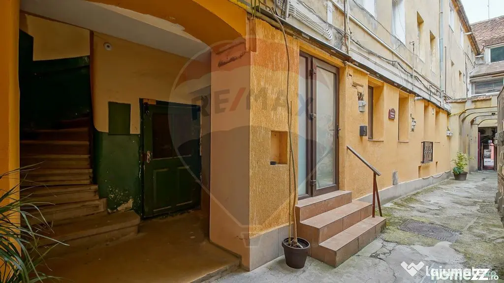 Apartament 3 camere si două băi, Str Republicii, Centru...