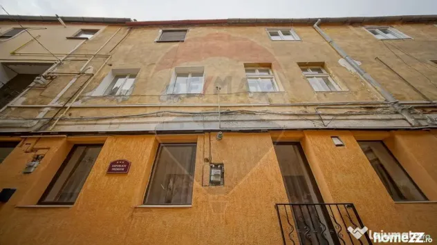 Apartament 3 camere si două băi, Str Republicii, Centru...