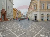 Apartament 3 camere si două băi, Str Republicii, Centru... 