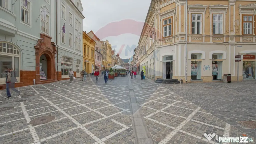 Apartament 3 camere si două băi, Str Republicii, Centru...