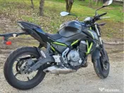 Motocicleta Kawasaki z650 