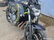 Motocicleta Kawasaki z650 