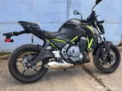 Motocicleta Kawasaki z650 