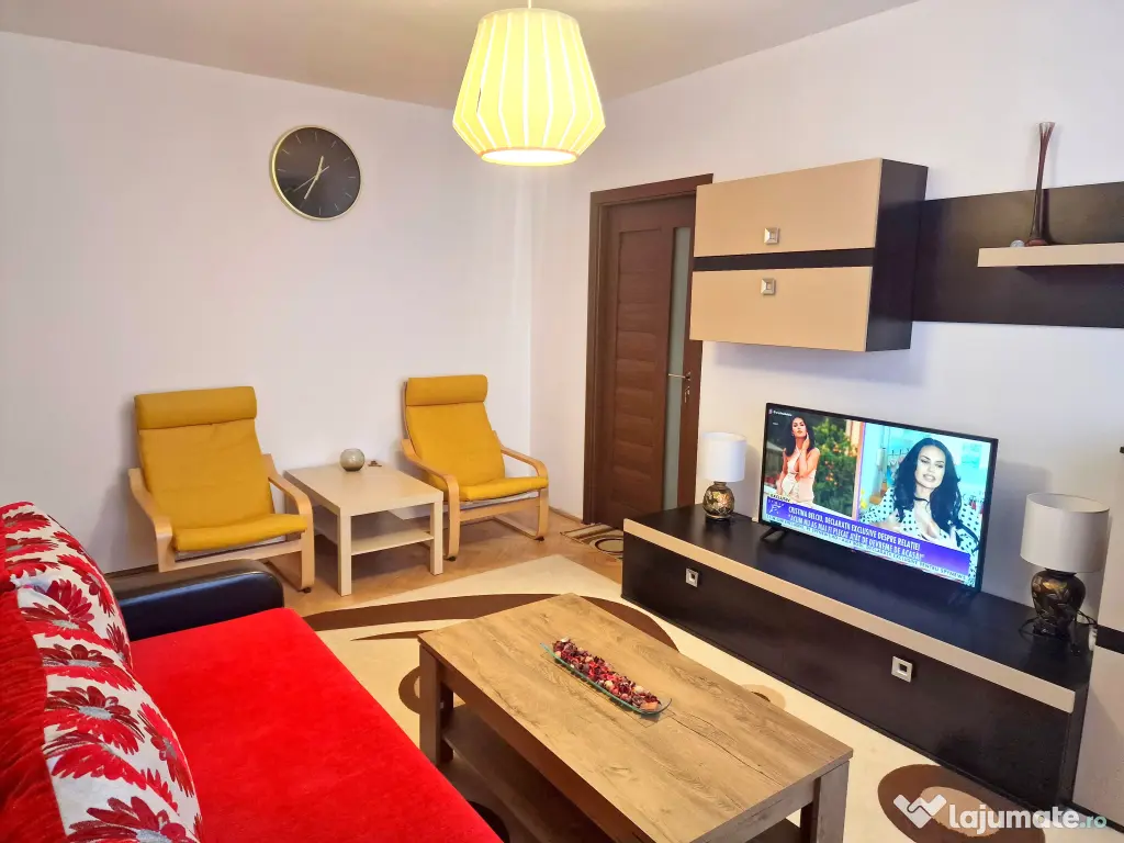 Inchiriez apartament cu 2 camere in Campina, renovat, central