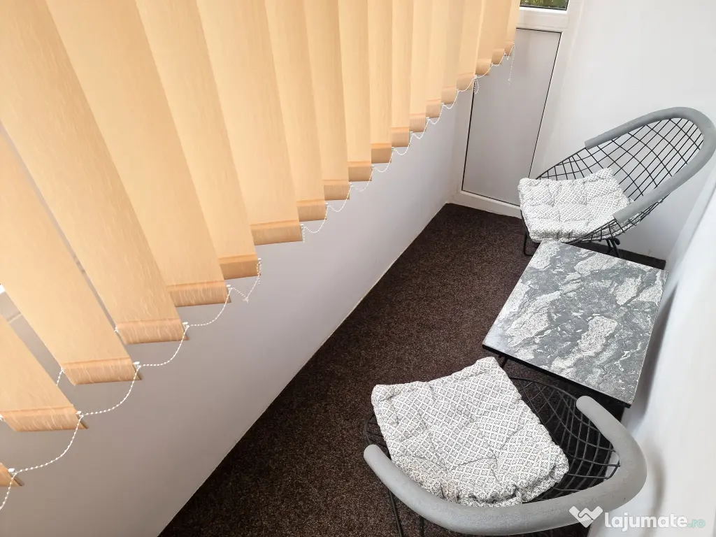 Inchiriez apartament cu 2 camere in Campina, renovat, central